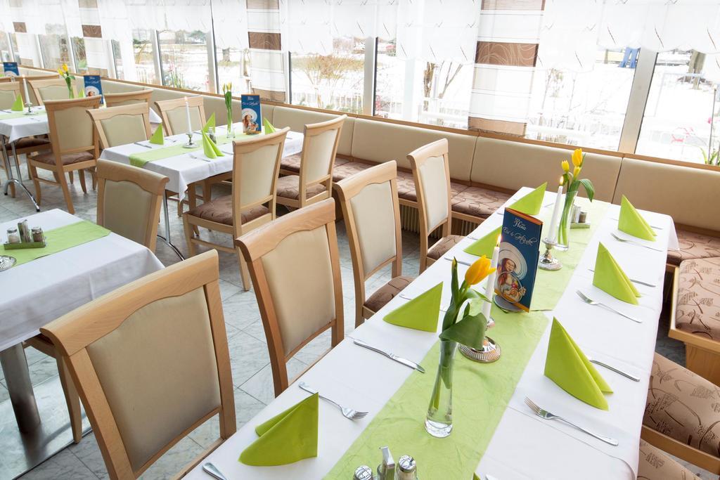 Hotel Heinz Plauen Ngoại thất bức ảnh